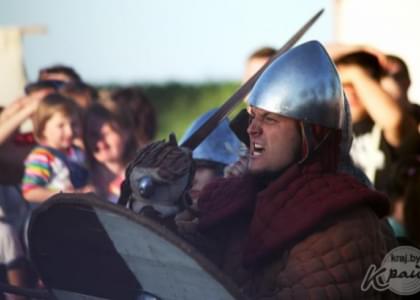 ФОТОРЕПОРТАЖ: Шествие воинов, шоу огня и выступление N.R.M. в Браславе