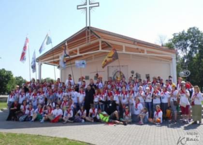 Более 130 человек отправились из Сморгони в пешее паломничество к санктуарию Матери Божьей в Будславе (фото, видео)