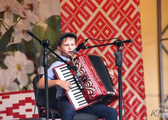 Главный приз – баян – на конкурсе баянистов в Глубоком выиграл 11-летний музыкант из Латвии Артемий Козачук (фото)