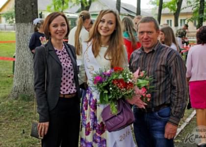 Фоторепортаж: Обладательницей короны первой красавицы городского поселка Радошковичи стала Инна Поболь