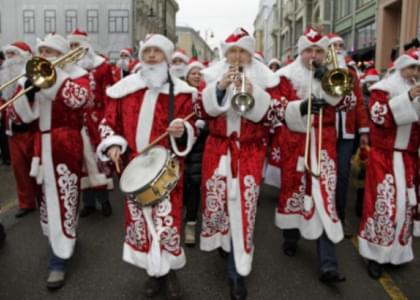 Сегодня в Воложине состоится праздничное шествие Дедов Морозов и Снегурочек