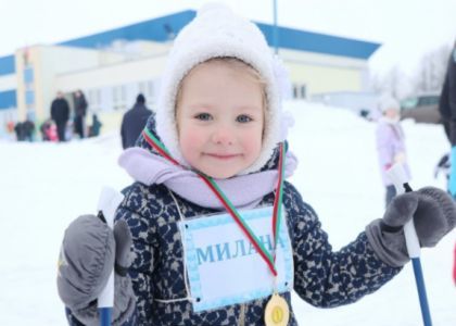 В Ошмянах более 200 больших и маленьких любителей спорта на лыжах боролись за медали 