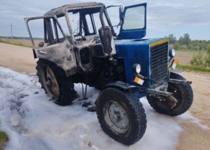 Трактор загорелся в Воложинском районе