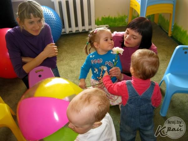 семейный досуговый центр «Кроха» в Молодечно, улица Буховщина, 60. Развивающие и обучающие программы для детей от года до трех лет.