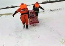 В Глубокском районе на озере Петровское спасли рыбака, который провалился под лед