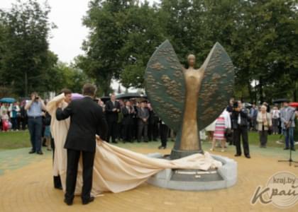 ФОТОРЕПОРТАЖ: Открытие скульптуры в экологическом сквере в Молодечно