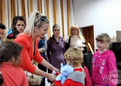 Акцию «Давай поделимся мечтой!» провели участницы конкурса «Вилейская красавица-2012» (ФОТО, ВИДЕО)