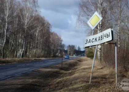 ФОТОФАКТ: Сильный ветер повалил и погнул дорожные знаки на трассе Молодечно-Сморгонь