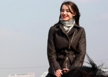 ФОТО- и ВИДЕОРЕПОРТАЖ: Участницы конкурса &quot;Мисс Молодечно – 2014&quot; учились ездить на лошадях