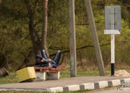 ФОТОФАКТ: Как можно отдохнуть на автобусной остановке в Солах Сморгонского района