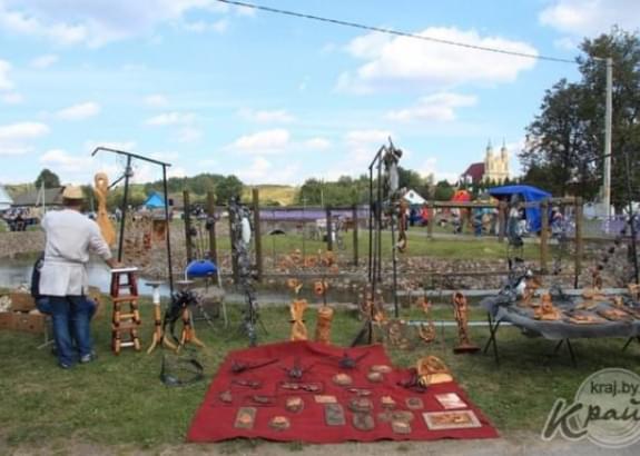 Керамические пуговицы пользовались популярностью среди сувениров на фестивале в Крево Сморгонского района (ФОТО)