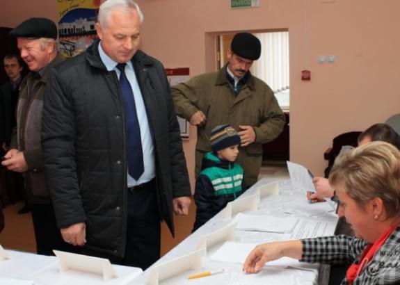 Выборы-2015 в Молодечно. Как голосовал мэр города (фото)