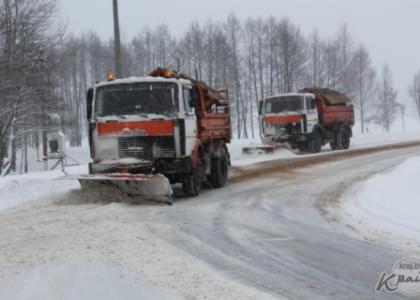 Как дорожники боролись со снегопадом на республиканских трассах в Вилейском и Молодечненском районах (ФОТО)