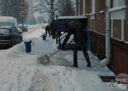 Проблема уборки дворов остается актуальной – автовладельцев хотят обязать убирать снег