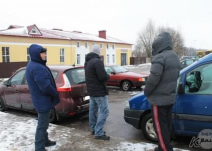 Проектную декларацию на дом по Волынца в Молодечно опубликовали, но люди продолжают дежурить под УКСом