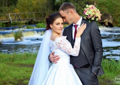 Свадьба месяца. Вилейчане Илья и Кристина Тихоновичи расписывались в парке под дождем и венчались в костеле (фото)