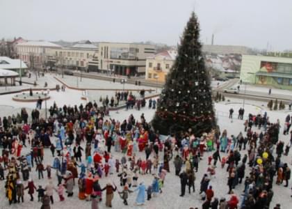 Главную елку города зажгут в Ошмянах на «Новогоднем карнавале»