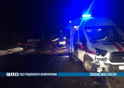 В Ошмянах произошло лобовое столкновение скорой помощи и «Ауди»