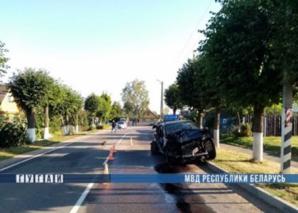 В Глубокском районе «Опель» насмерть сбил велосипедистку, в Браславском «Ауди» врезался в дерево