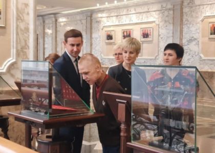 Роме Когодовскому из Мяделя и спасшим его медикам вручил награды Президент Беларуси
