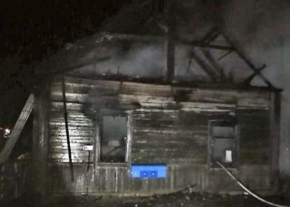 В Поставском районе на пожаре в трехквартирном доме погиб 63-летний мужчина