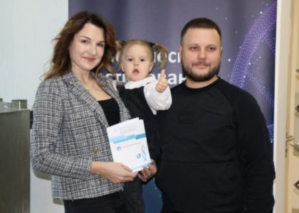 Семейной паре из Ошмян вручили 20 000-й генетический паспорт. Читайте, какой это крутой документ