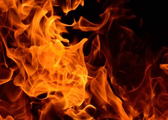 В Поставском районе на пожаре в двухэтажке погиб мужчина