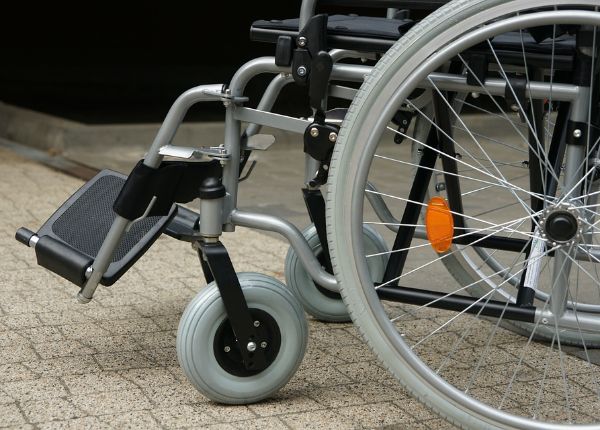В Вилейке оборудуют для инвалидов пешеходные переходы и установят поручни. Смотрите, где