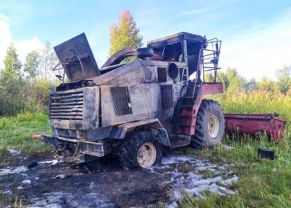 В Браславском районе сгорели комбайн и баня