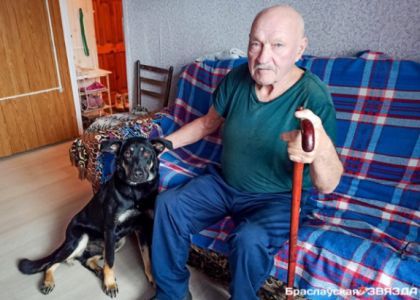 «Не стоило брать за него ответственность». В Браславе пенсионер подобрал бродячего щенка, но соседи недовольны
