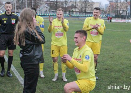 Футболист «Сморгони» сделал предложение руки и сердца девушке прямо после забитого гола