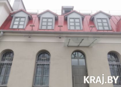 «Нам все говорили – на вокзале живете». Нашли жильцов, которые жили под крышей вокзала в Вилейке