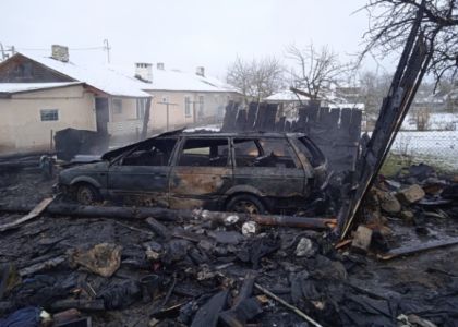 В Ошмянском районе сгорел гараж вместе с автомобилем