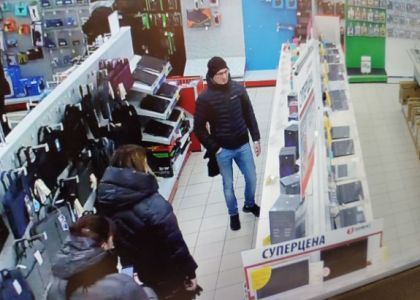 Милиция Молодечно ищет неизвестного мужчину, который унес из магазина «Алису» 