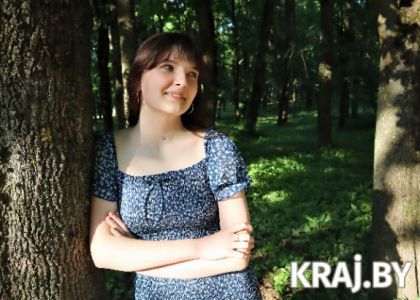 Выпускница Катя Бабаева в Молодечно угостила учителей шоколадом с их портретами и купила платье, которое «Вау!!!» 