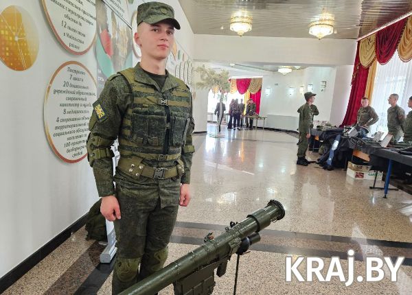 В Молодечно вручили повестки в армию и рассказали о воинской службе 