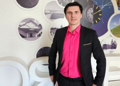«Ожидали гусли с цимбалами и традиционные наряды, а получили шоу мировых хитов на белорусском языке». Валерий Шмат раскрыл секреты творчества и особенности Арт-группы «Беларусы»  