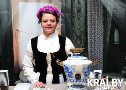 Угощали глинтвейном и коврижкой по ГОСТу. Смотрите, как прошел День работников сельского хозяйства в Вилейке 