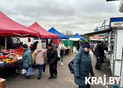 «Мы довольны, только не хватает нормального туалета». Побывали на обновленном рынке в Воложине 