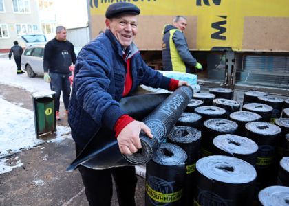 Крыши начали ремонтировать в молодечненских многоквартирных домах по заказу «Коммунальника» 