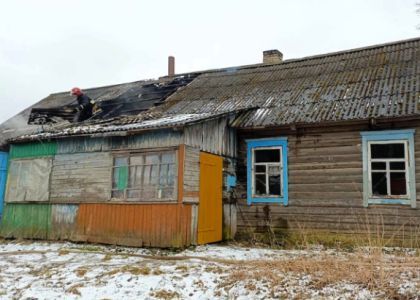 Дом загорелся в Глубокском районе, пока хозяин был на работе 