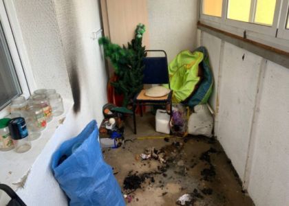 Балкон одной из квартир в поселке Нарочь задымился из-за детской шалости 