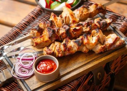 Уксус не добавлять? Рассказываем рецепт самого вкусного маринада для шашлыка 