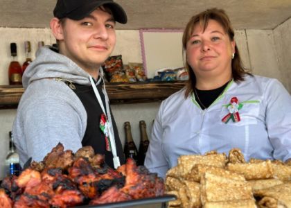 Шашлык из курицы по 4 рубля за 100 граммов, из свинины - по 5 рублей. Узнали цены на празднике в Вилейке  