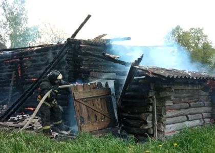 Сарай молодой мамы сгорел в Глубокском районе – хозяйка не пострадала 