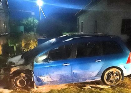 В Глубоком загорелась легковушка «Пежо» – хозяина в тот момент в машине не было 