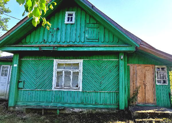 В Воложинском районе продается дом с большим участком на окраине тихой деревни 