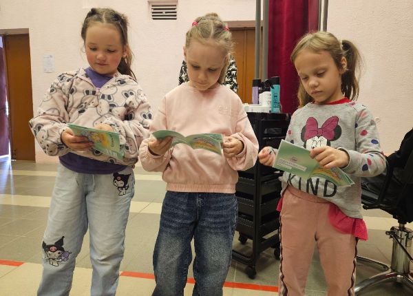 В Молодечно воспитанникам детского сада выдали трудовые книжки. Убедились, что это возможно 