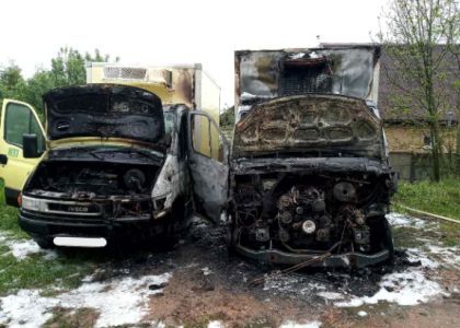 «ГАЗель» горела в Воложинском районе – огонь перекинулся на грузовик «Ивеко» 