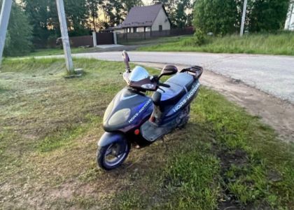 В деревне Воложинского района подросток гонял на мопеде, пока его не остановили сотрудники ГАИ 